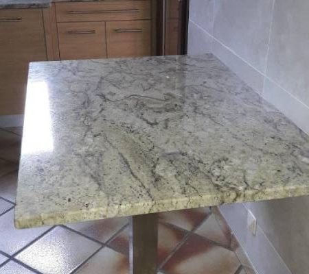petite table marbe carrée